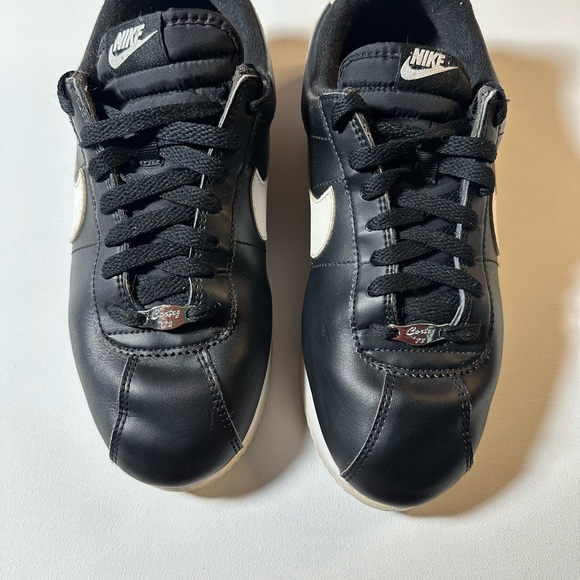 Nike Black and White Athletic Shoes - Picture 1 of 5